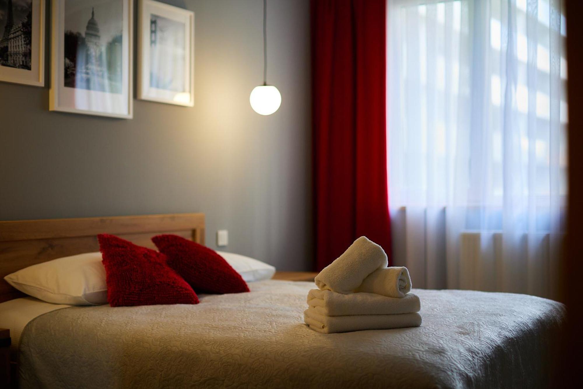 Central Park Red Apartment Wroclaw Exterior photo