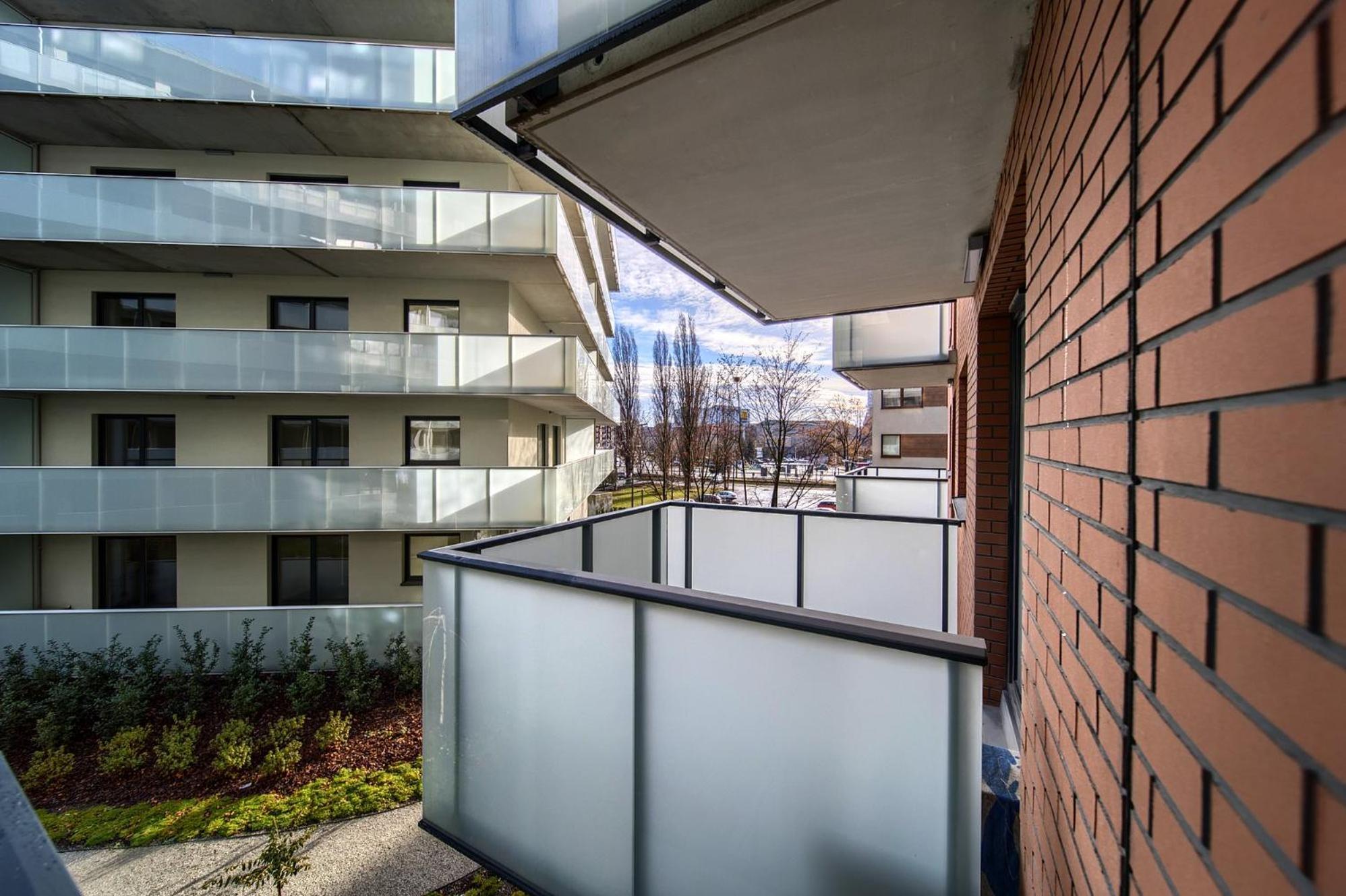 Central Park Red Apartment Wroclaw Exterior photo