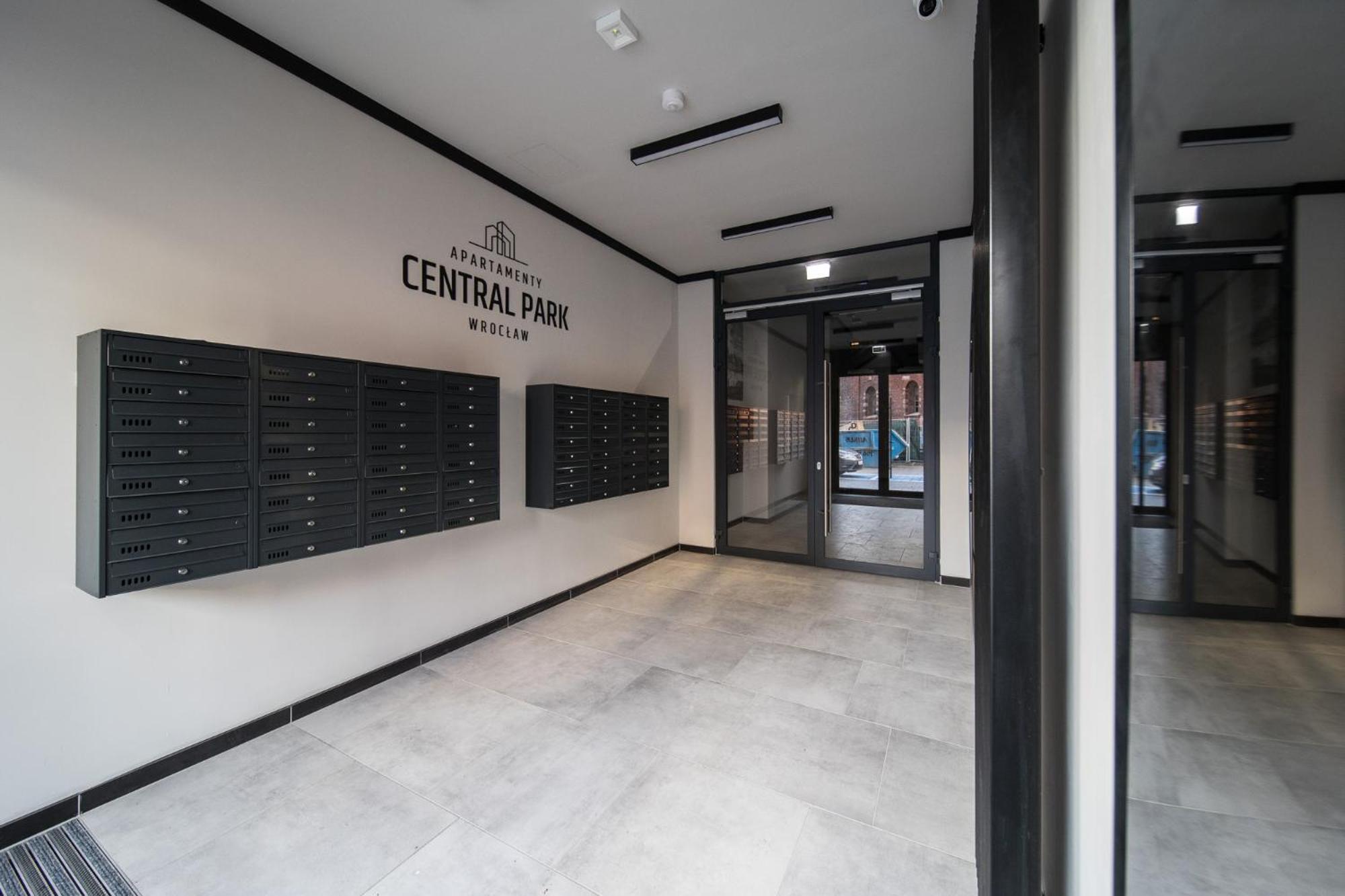 Central Park Red Apartment Wroclaw Exterior photo